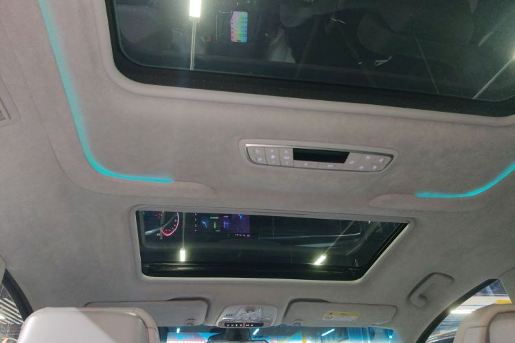 别克GL8 2022款 Avenir艾维亚 七座亲礼版中控内饰22