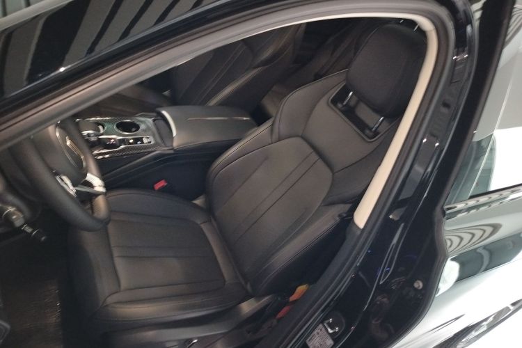 红旗HS3 PHEV 2024款 PHEV 115km 劲为版中控内饰19