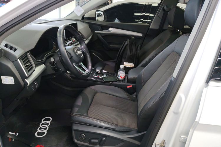 奥迪Q5L 2018款 40 TFSI 荣享时尚型 国V中控内饰19