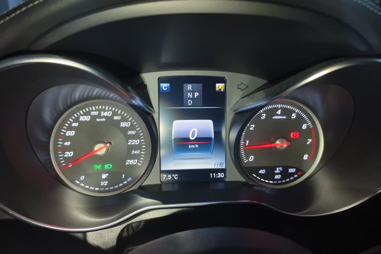 奔驰C级 2017款 改款 C 180 L 动感型运动版中控内饰14