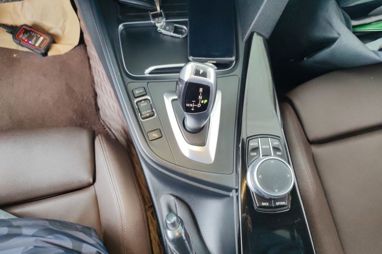 宝马3系 2019款 320Li 时尚型中控内饰18