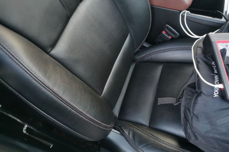 广汽传祺 传祺GS8 2017款 320T 两驱豪华智联版（七座）局部细节41