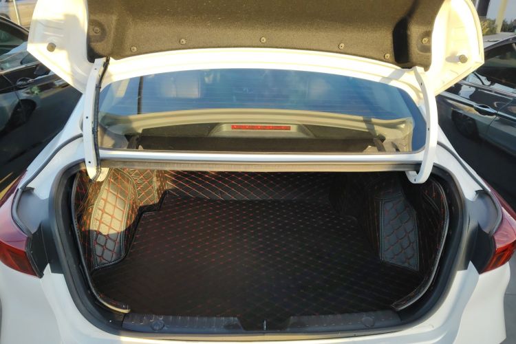 长安 逸动 2020款 PLUS 1.6L GDI 手动豪华型机舱底盘23