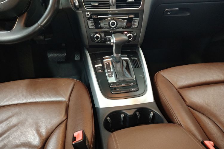 奥迪Q5 2015款 40 TFSI 技术型中控内饰18