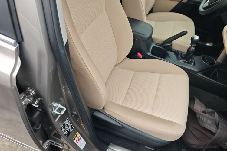 丰田 RAV4荣放 2015款 2.0L 手动两驱都市版局部细节41