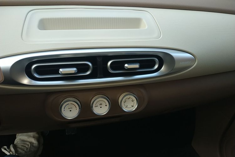 五菱汽车 宏光MINIEV 2025款 四门版 进阶款中控内饰16