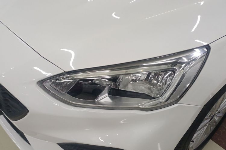 福特 福克斯 2020款 三厢 EcoBoost 180 自动锋潮型局部细节36