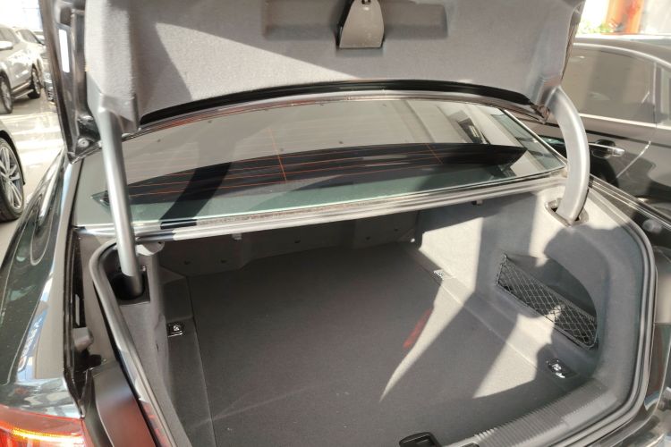 奥迪A6L 2018款 30周年年型 45 TFSI quattro 运动型机舱底盘23