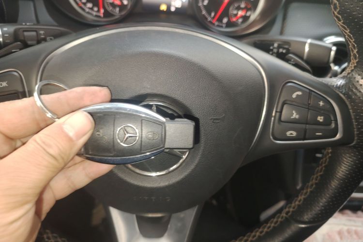 奔驰GLA 2017款 GLA 200 动感型中控内饰11