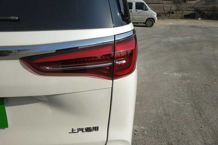 别克GL8 2023款 ES陆尊 尊享型车身外观9