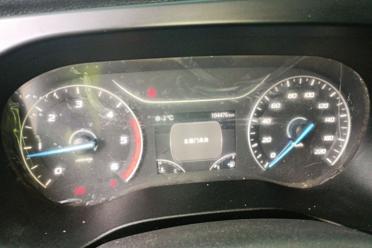 江铃福顺 2022款 2.0T 手动多功能乘用车中轴中高顶6-7座局部细节14