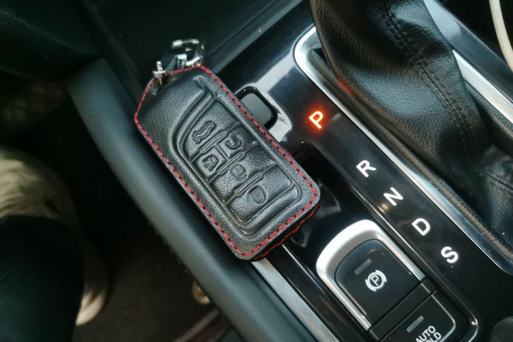 广汽传祺 传祺GS8 2017款 320T 两驱豪华智联版（七座）中控内饰7001