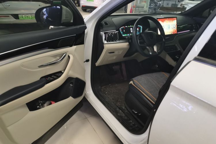 比亚迪 宋PLUS新能源 2021款 DM-i 51KM 尊荣型中控内饰20