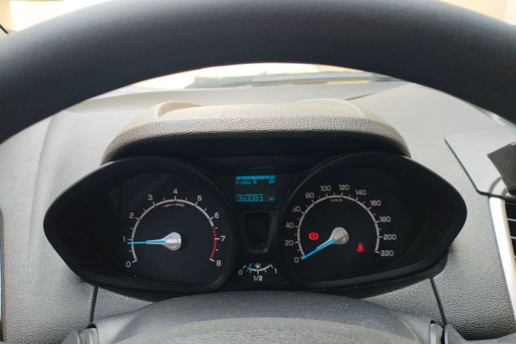 福特 翼搏 2013款 1.5L 手动风尚型中控内饰14