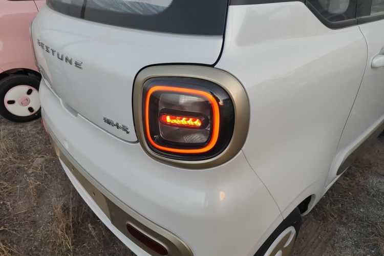 奔腾小马 2026款 222km 萌趣马 Plus车身外观6005