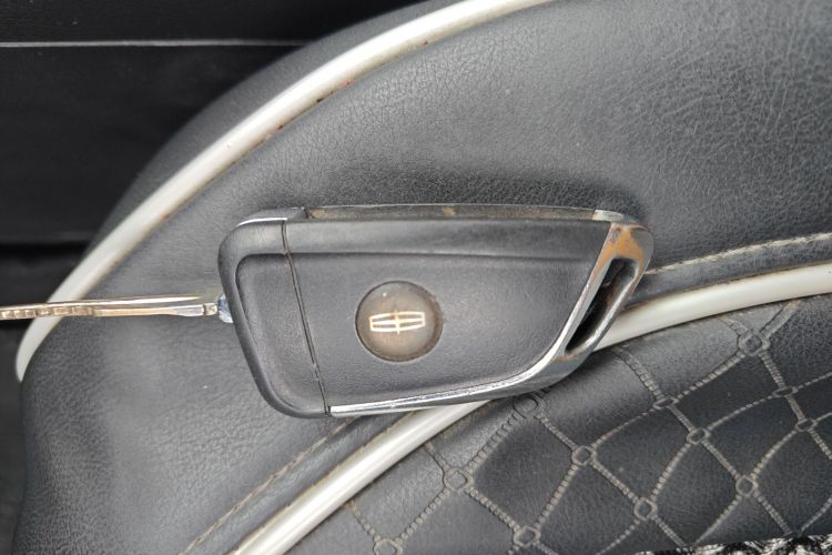 奔腾B30 2017款 1.6L 自动豪华型中控内饰11