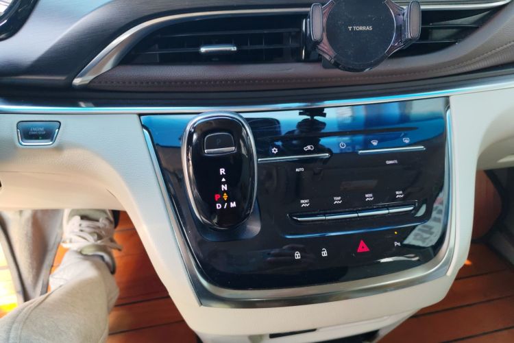 别克GL8 2021款 陆上公务舱 652T 舒适型中控内饰18