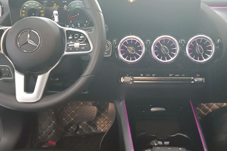 奔驰GLA 2023款 GLA 220中控内饰16