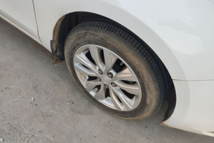 别克 英朗 2021款 改款 典范 1.5L 自动精英型车身外观10