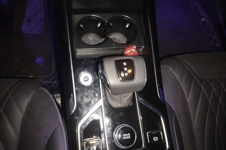 红旗HS5 2022款 改款 2.0T 智联旗享版中控内饰18