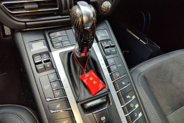 保时捷 2020款 Macan 2.0T中控内饰18