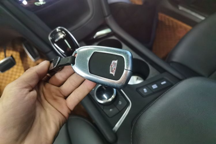 凯迪拉克XT5 2022款 2.0T 四驱尊贵型中控内饰11