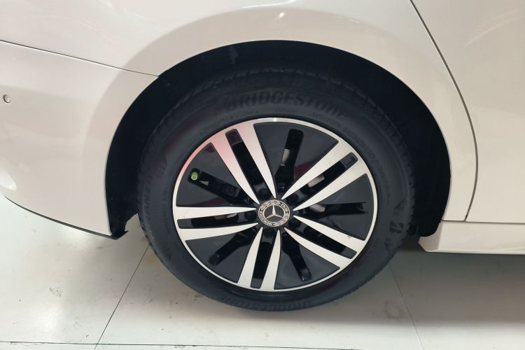 奔驰A级 2019款 A 180 L 运动轿车车身外观6008