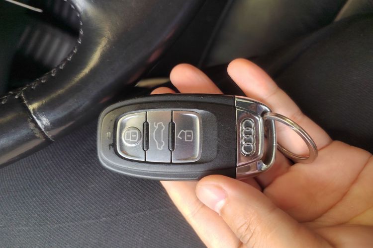 奥迪A4L 2015款 35 TFSI 自动舒适型中控内饰7001