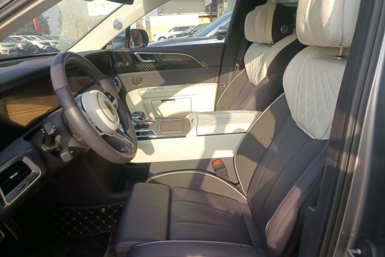 红旗E-HS9 2022款 690km 旗享版 六座中控内饰19