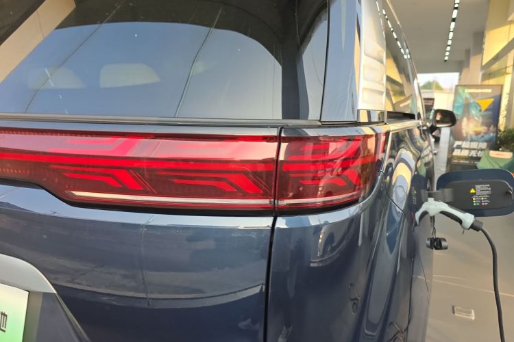 腾势D9 2024款 DM-i 980 四驱旗舰型车身外观9