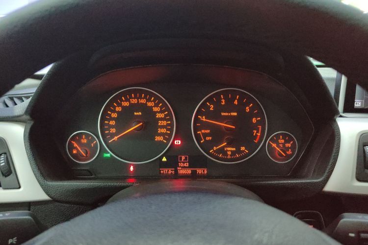 宝马3系 2015款 316Li 时尚型中控内饰14