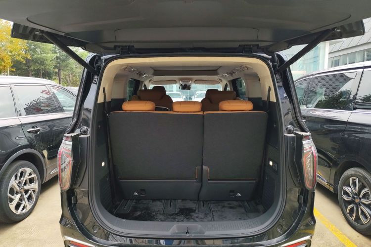 红旗HQ9 2023款 2.0T 智联旗领版中控内饰23