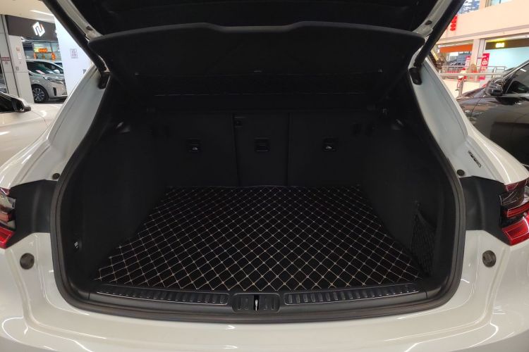 保时捷 2017款  Macan 2.0T机舱底盘23