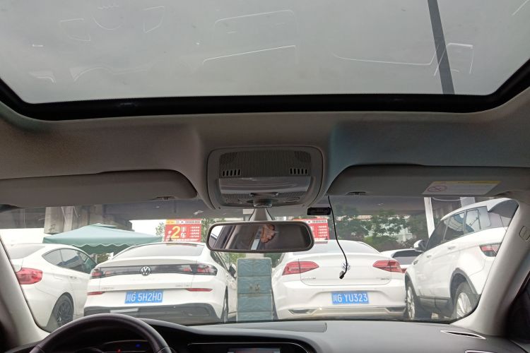 奥迪A4L 2015款 35 TFSI 自动舒适型中控内饰22