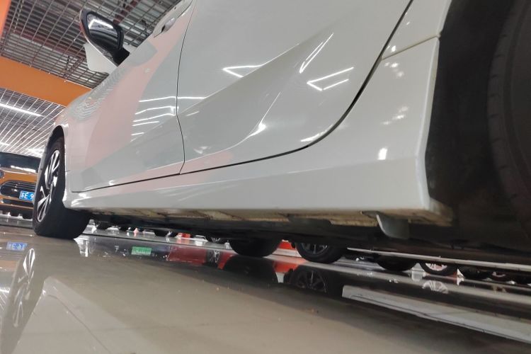 本田 思域 2016款 220TURBO 手动豪华版机舱底盘30