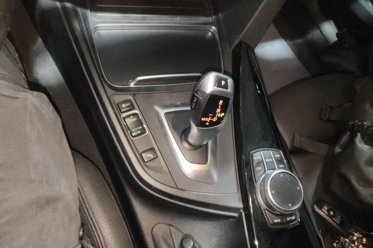 宝马3系GT 2019款 320i M运动套装局部细节18