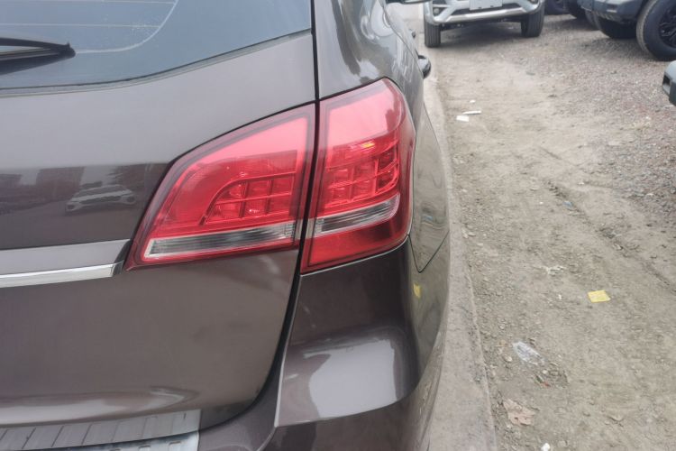 哈弗H2 2016款 红标 1.5T 自动两驱精英型车身外观9