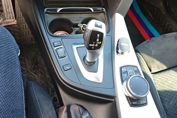 宝马4系 2019款 425i Gran Coupe M运动套装中控内饰18