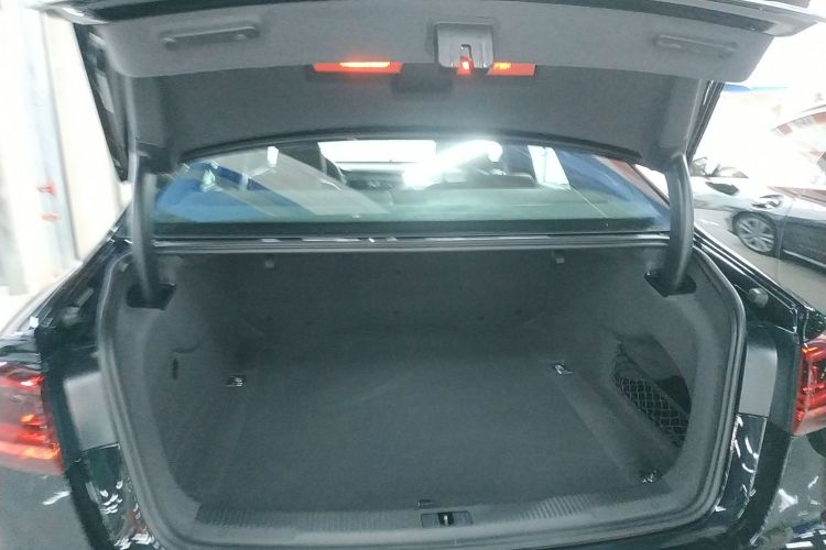 奥迪A6L 2018款 30周年年型 45 TFSI quattro 运动型机舱底盘23