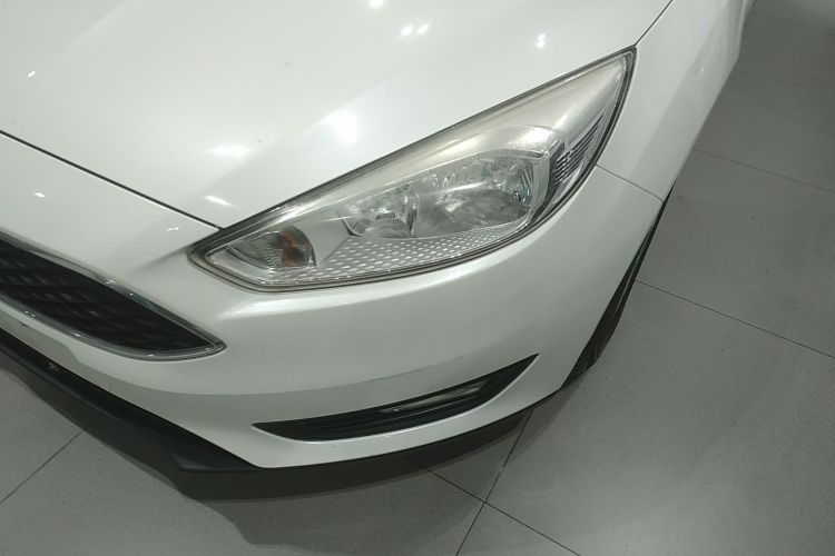 福特 福克斯 2015款 两厢 1.6L 自动舒适型局部细节36