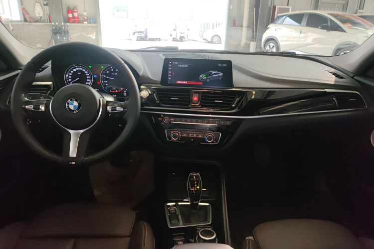 宝马1系 2021款 120i M运动曜夜版中控内饰12