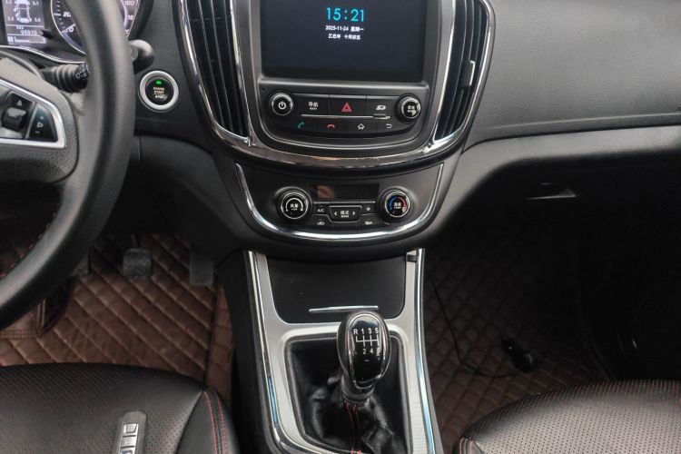 宝骏560 2016款 1.5T 手动豪华型中控内饰16