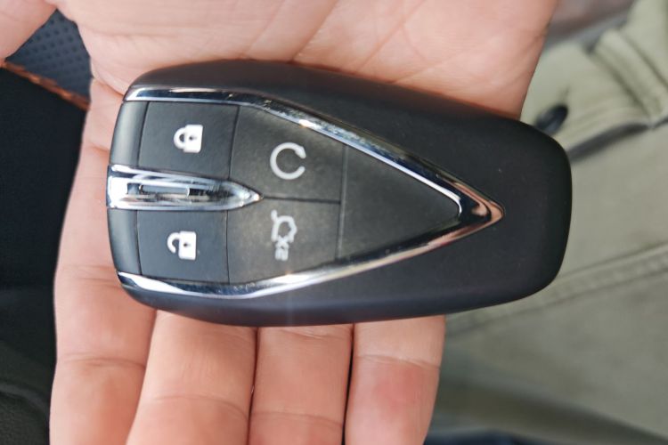 长安UNI-V 2025款 1.5T 500Bar尊贵运动型中控内饰11