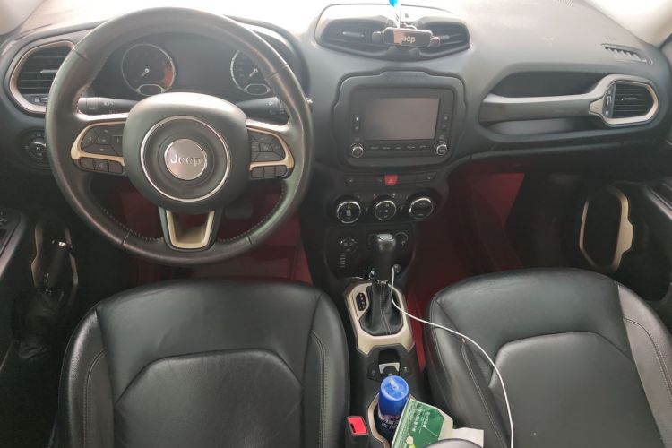 Jeep 自由侠 2017款  180TS 自动四驱全能敞篷版中控内饰7002