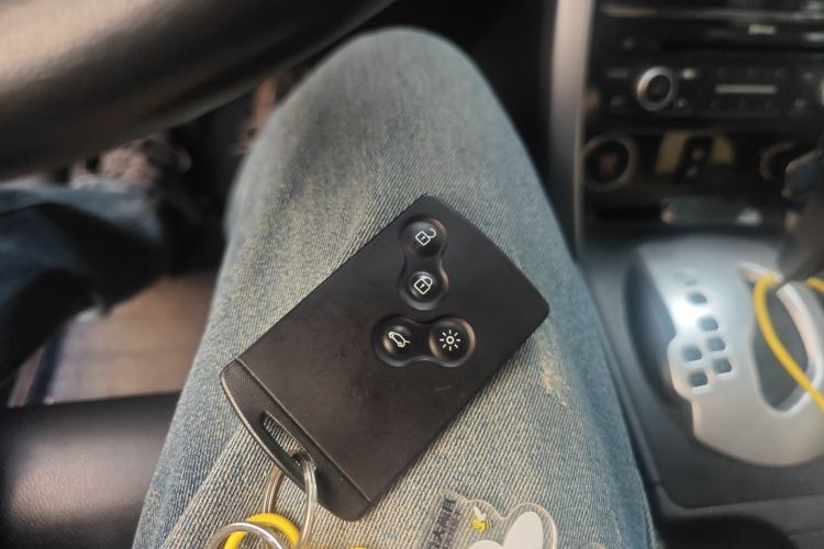 雷诺 科雷傲(进口) 2014款 改款 2.0L 两驱标准版中控内饰11