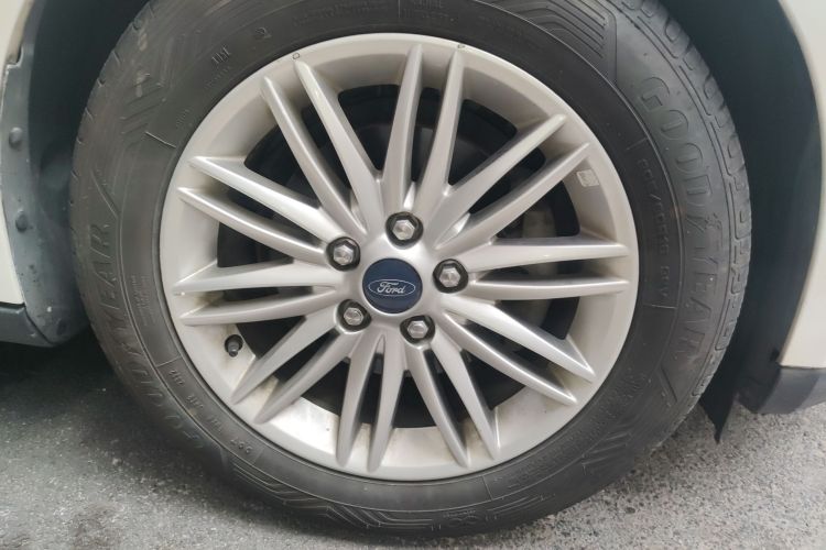 福特 福克斯 2015款 三厢 EcoBoost 180 自动旗舰型车身外观6007