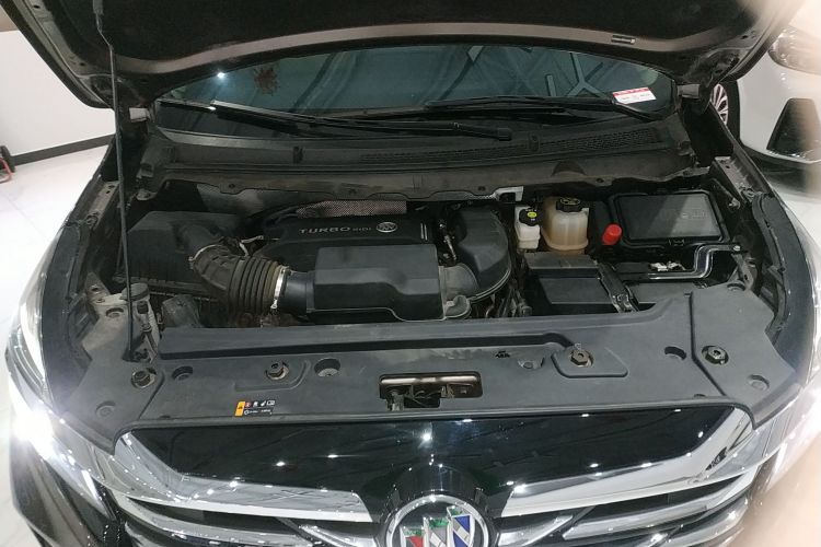 别克GL8 2023款 陆上公务舱 652T 豪华型机舱底盘24