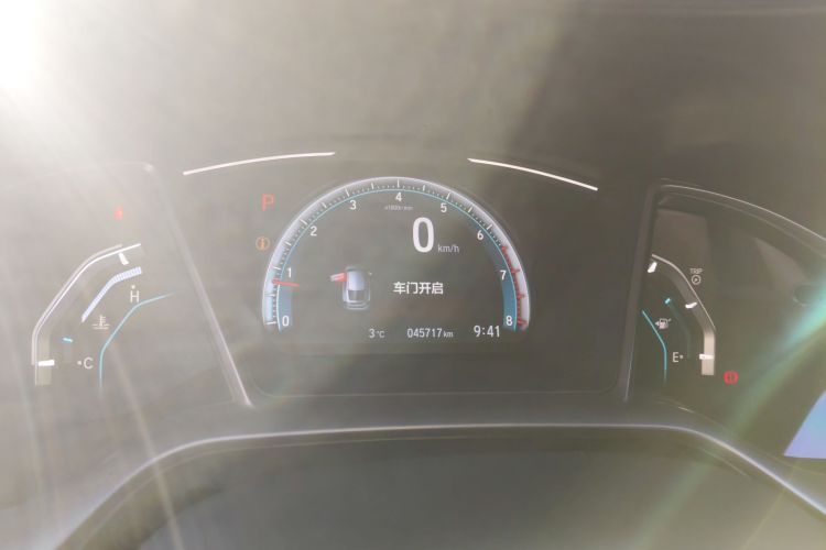 本田 思域 2021款 HATCHBACK 220TURBO CVT新锐控中控内饰14