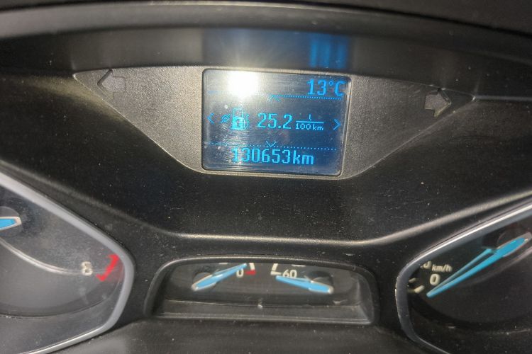 福特 福克斯 2017款 三厢 1.6L 手动风尚型智行版中控内饰15