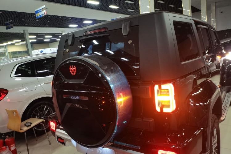 北京越野 北京BJ40 2020款 2.0T 自动四驱城市猎人版侠客型车身外观6